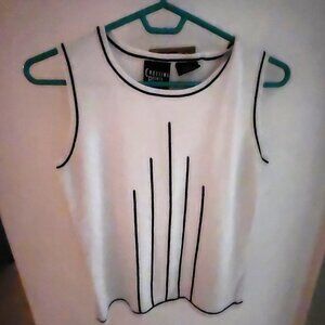 WOMEN'S M WHITE SLEEVELESS SWEATER TOP